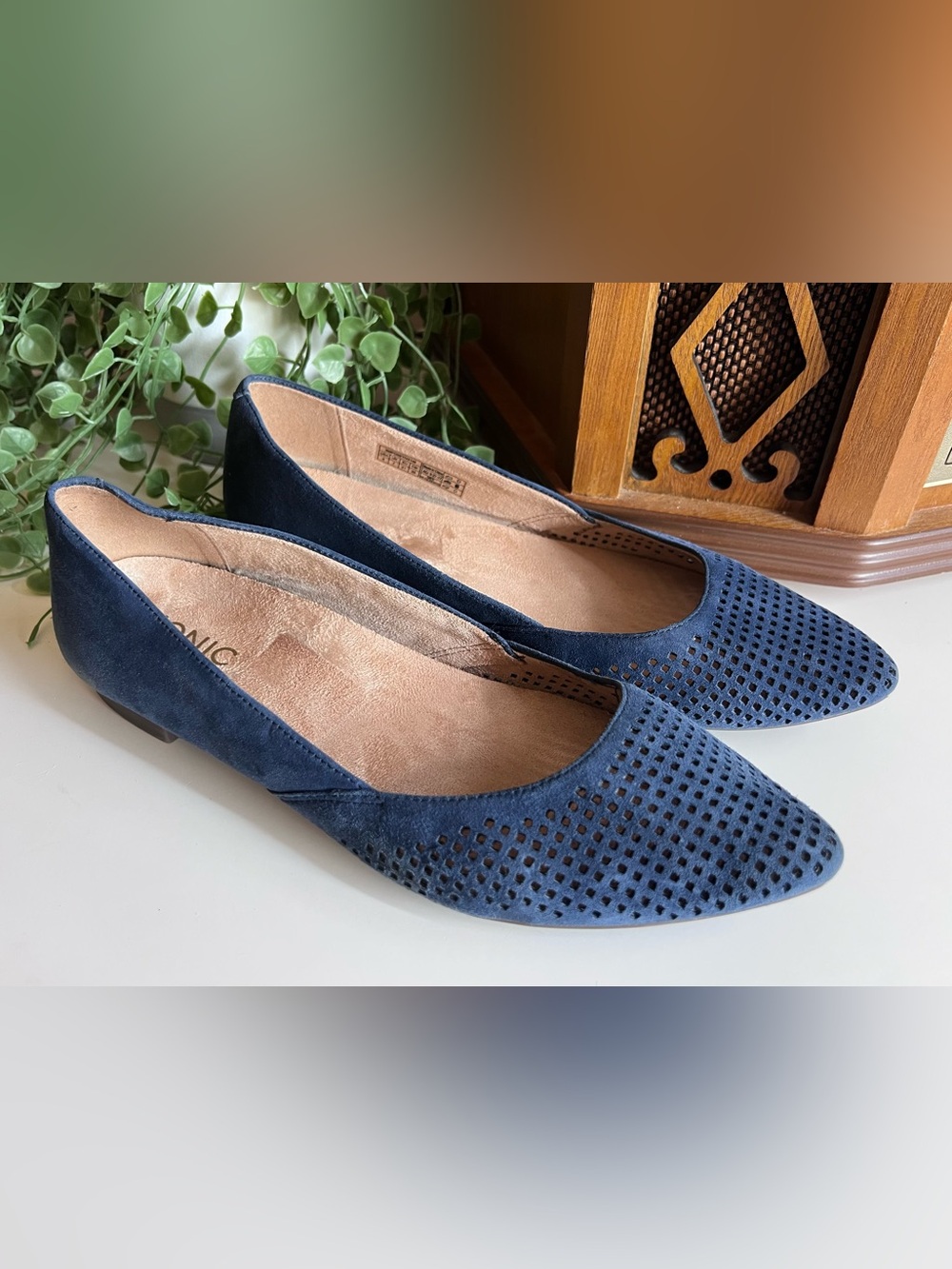 Vionic Posey Navy Suede Perforated Laser Cut Pointed Toe Flats Size 9